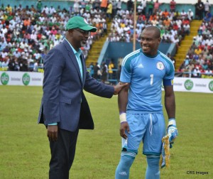 Gov. Liyel Imoke exchanges banters with Eagles goalkeeper, Vincent Enyeama