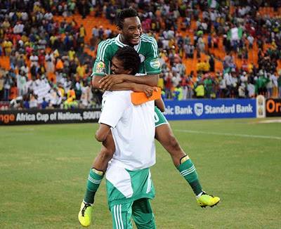 Soccer Buffs Brave Heavy Rains to Celebrate Super Eagles Qualification for Brazil 2014 World Cup