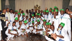 Gov. Imoke in a Group photograph with world U-17 Champions in Calabar earlier
