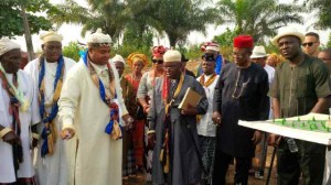Eze Kalu assisted by Nigeria's former Chief of General Staff, Chief Ebitu Ukiwe perform the groundbreaking ceremony of the new palace of the monarch. 