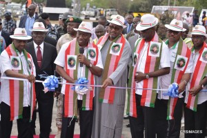 President Goodluck Jonathan (2nd left) assisted by his Vice, Namadi Sambo (L) PDP Chairman, Ahmadu Adamu Mu’azu, Cross River State Governor, Sen. Liyel Imoke, Mr. Peter Obi, former Governor of Anambra State and Senate Leader, Sen. Victor Ndoma-Egba (R) at the commissioning of the multi-billion Goodluck Jonathan Bypass in Calabar, Friday, Jan. 30, 2015