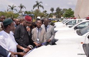 Representative of Tank Farm Operators CFTZ, Mr. Ignatius Edema, Gov.  Liyel Imoke of Cross River, Representative of North West Petroleum, Deputy Governor, Efiok Cobham,  at the commissioning of first batch of patrol vehicle donated  by  the farm operators to beef security in Calabar and environs Thursday.