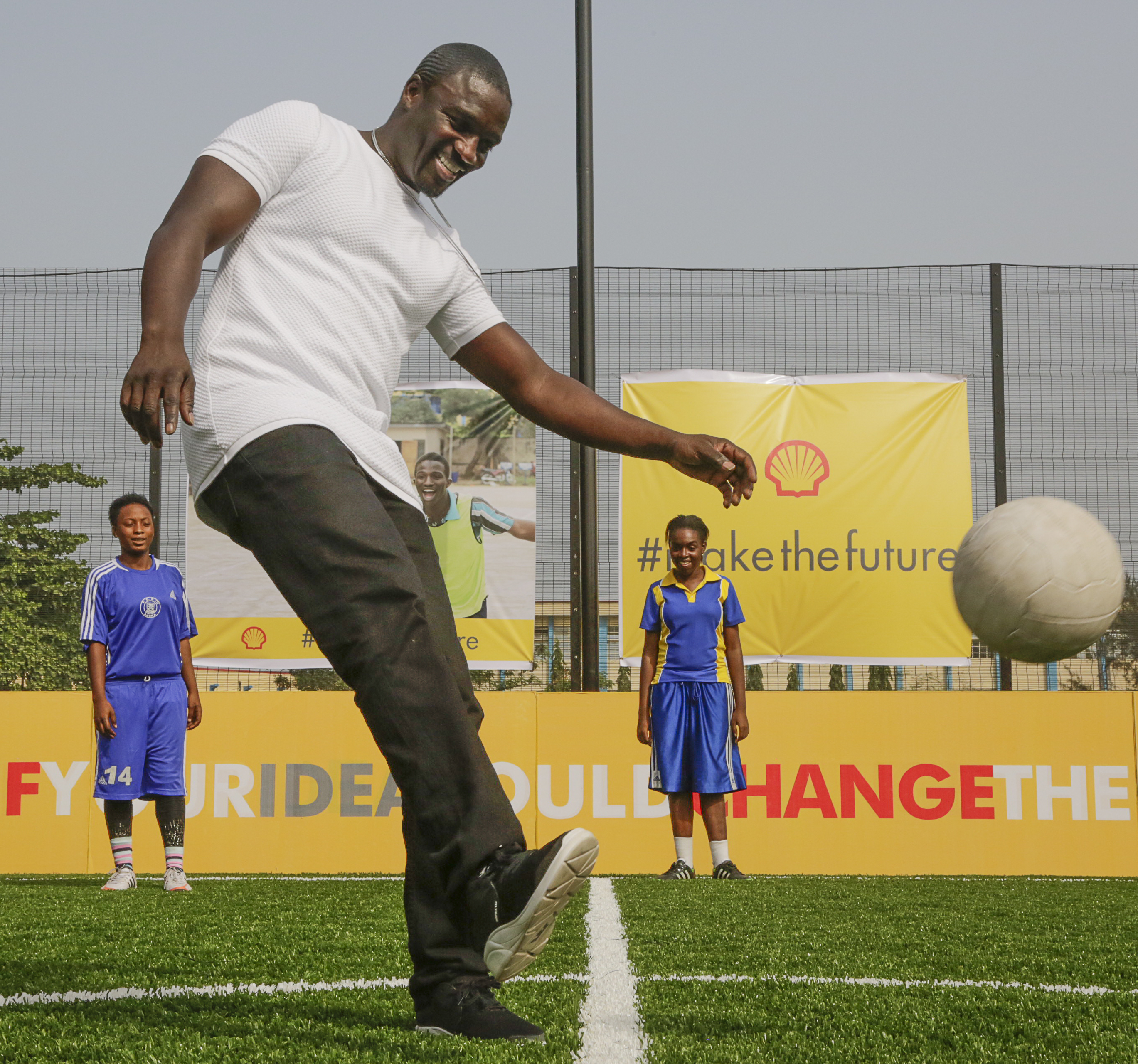 Shell collaborates with Akon, unveil Africa’s first player, solar powered football pitch in Lagos