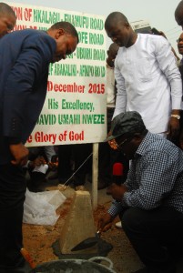 Governor David Umahi of Ebonyi State flagging off the reconstruction of the Nkalagu-Ehamufu Road at Nkalagu on Thursday. With him are Deputy Governor Kelechi Igwe(left) and Speaker of the House of Assembly, Francis Nwifuru.