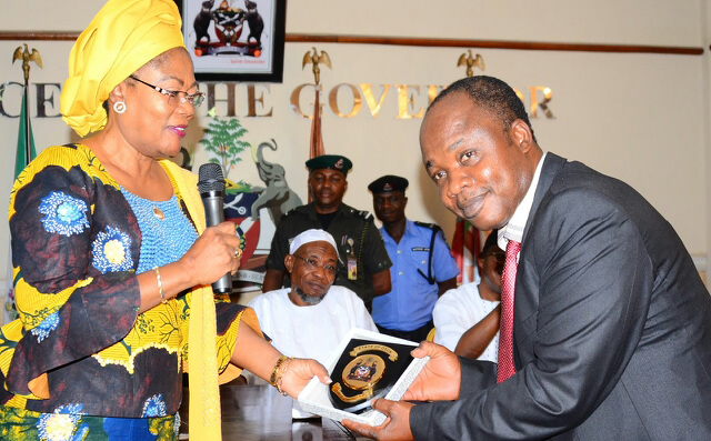 Aregbesola commends doctors at local govts for commitment to duty