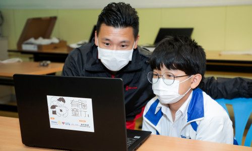 Chinachem Group Donates IT Equipment to Support Students from Underprivileged Families to Learn from Home