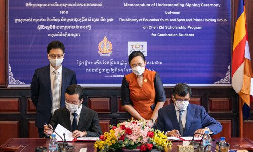 Chen Zhi Scholarship Jointly Launched by Prince Group and Ministry of Education Youth and Sport to Prepare Cambodian University Students For Post-Pandemic Future