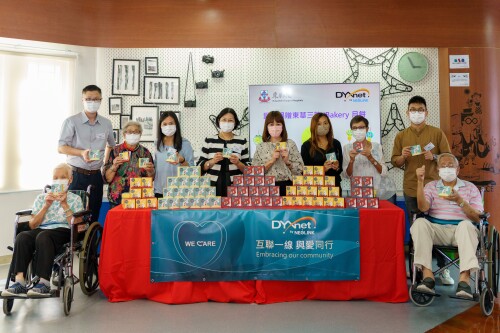 DYXnet Spares No Effort to Fulfill Its Corporate Social Responsibility by Donating Social Enterprise Mooncakes to The Elderly Served by Tung Wah Group of Hospitals