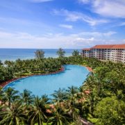 Phu Quoc United Center welcomes the first group of tourists with vaccine passports to Vietnam
