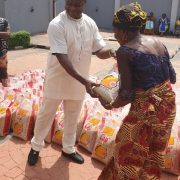 Enugu Community Applauds Chevron Nigeria Staff On Donation To Indigent Widows