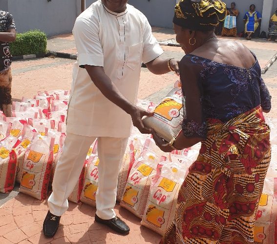 Enugu Community Applauds Chevron Nigeria Staff On Donation To Indigent Widows