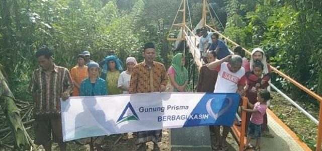 Steel Material Company Gunung Prisma Aids Nangela Village in Building Bridge