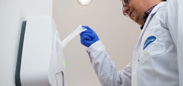 Hagleitner Hygiene International – World first in hygiene: Touch-free wet wipe dispensing machine