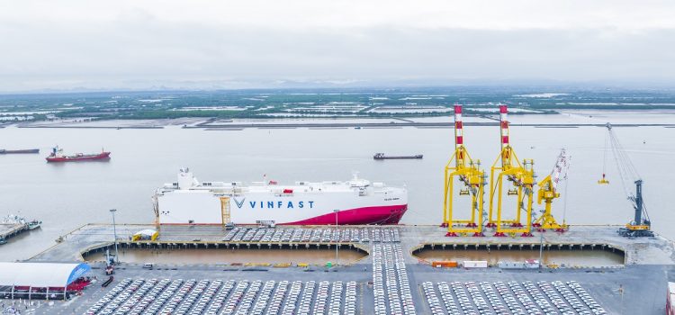 VinFast exports the first batch of electric vehicles