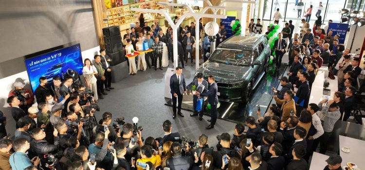 VinFast delivers first VF 9 vehicles to customers in Vietnam