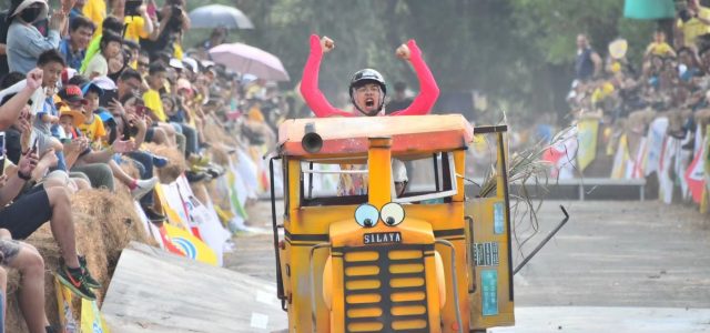 Tenth Anniversary “Siraya Go CreCar” Celebrities Gather for the Fun Car Race “Triple Gold” Designer Takes the Lead as Judge