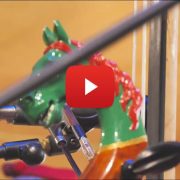 Xinjiang folk artist sings for Sayram Lake with original ecology music