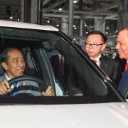 Indonesian President visits VinFast manufacturing complex