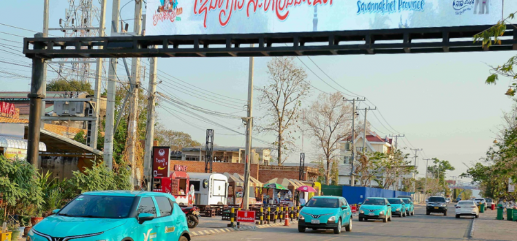 Xanh SM Laos launches electric taxi service in Savannakhet