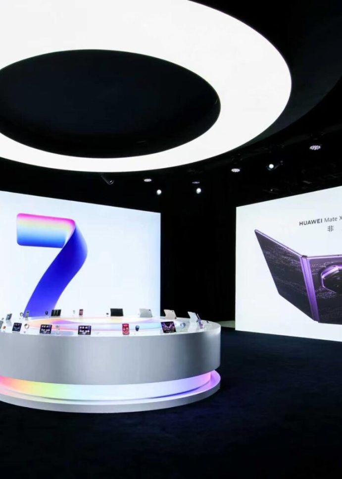 HUAWEI Mate XT 2 | ULTIMATE DESIGN Debuts as the First Smartphone to Feature LogicFolding Tau (τ) Chip and Reach Mass Commercialization